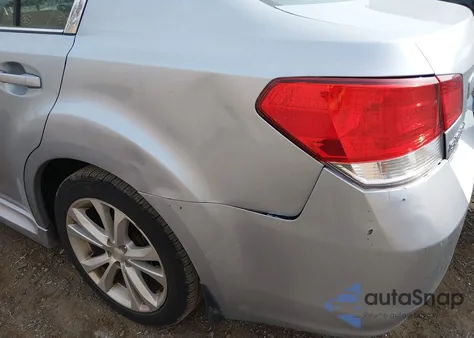 2013 Subaru Legacy 2.5I Limited из США, поврежденный, VIN 4S3BMBL67D3026995